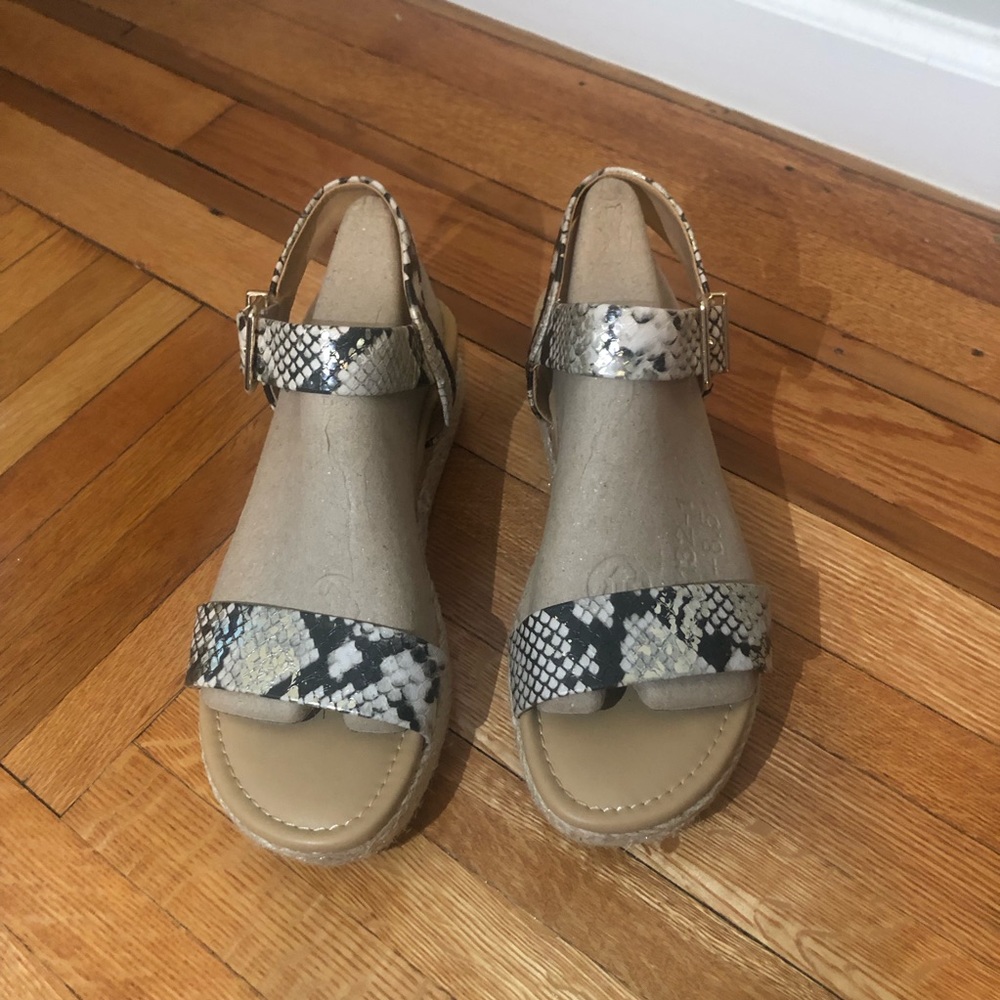 EXPRESS Platform Espadrille Sandals, Animal Print, Gold, 8